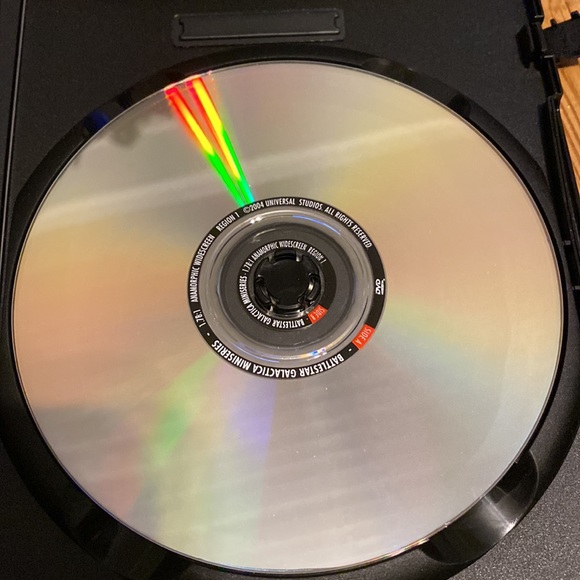 Battlestar Galactica (2003 Miniseries) - Picture 3 of 4